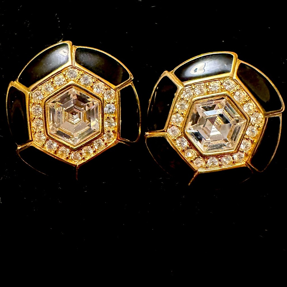 TRIFARI Pierced earrings in excellent condition it’s better than Chanel L